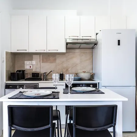 Lunar 1-bedroom Apartment *