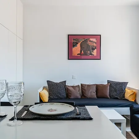 Lunar 1-bedroom Apartment *