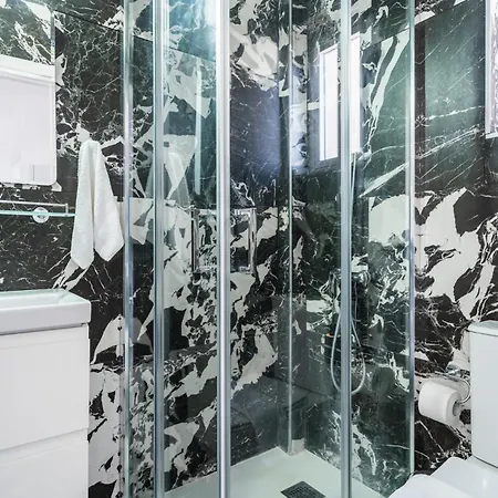 Lunar 1-bedroom Apartment *